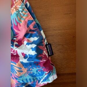 Women’s Patagonia Barely Baggies Size Large